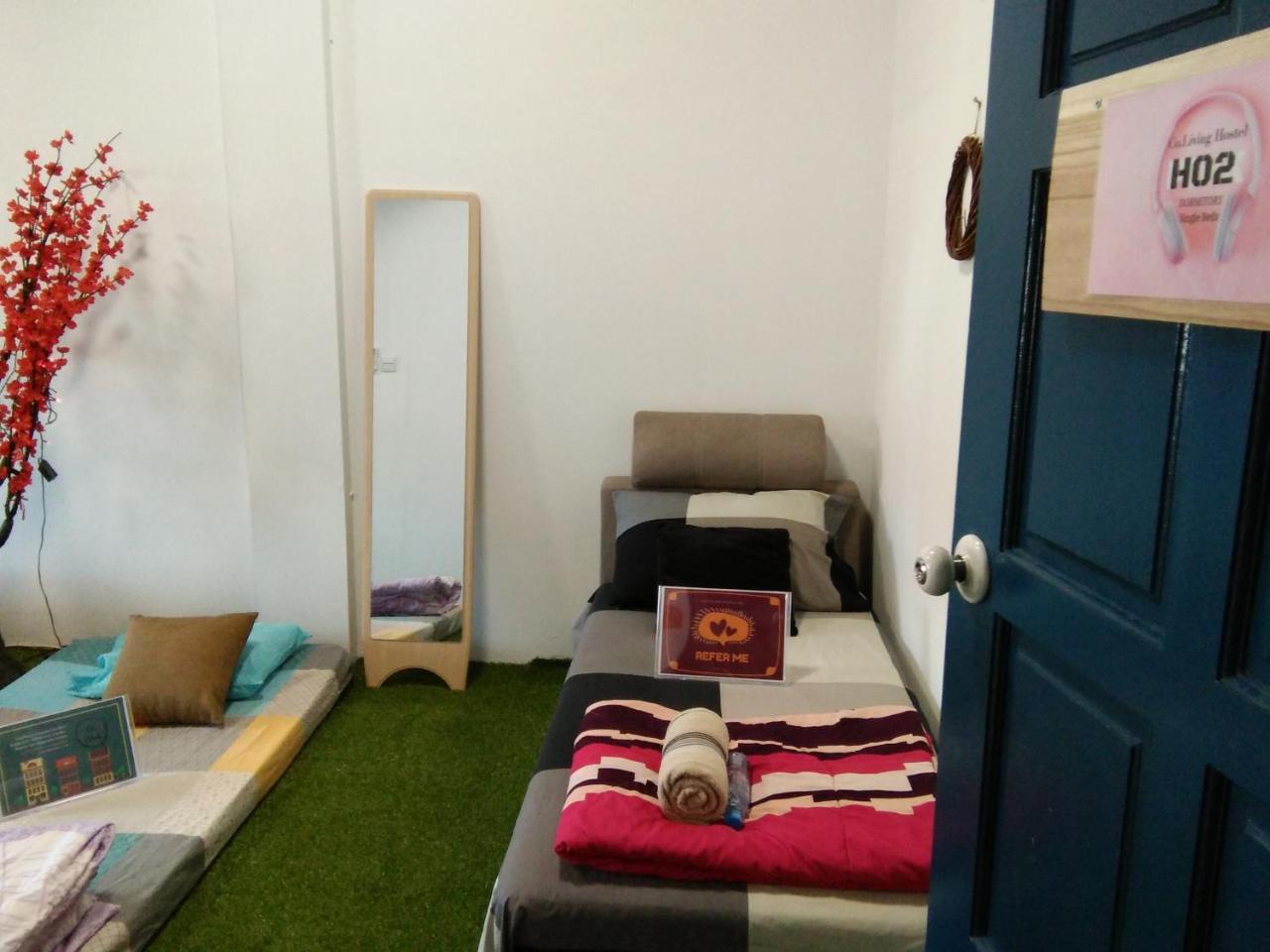 Co.Living Hostel Бандар-Сері-Бегаван Екстер'єр фото